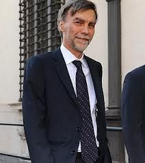 Spese pazze, il ministro Delrio: "Superare i problemi di scontrini"