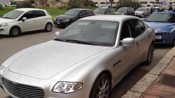 Taranto, assalto al bancomat in Maserati: in quattro riescono a fuggire dopo l'inseguimento