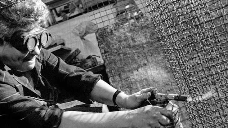 Francesca Cataldi e quella capacità unica di uscire dalla tela e trovare la strada di un’arte visionaria
