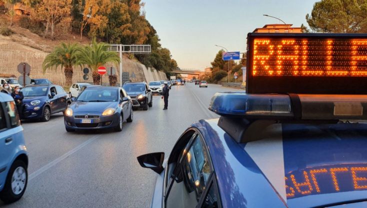 Agrigento, forzano posto di blocco anti Covid: due agenti feriti