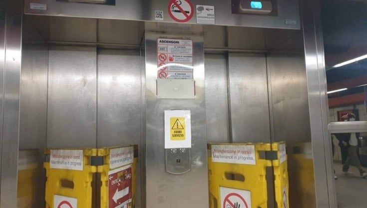 In sedia a rotelle resta bloccato in  metropolitana. "Io come topo in trappola". Ma quasi 30 stazioni sono senza ascensori a Roma