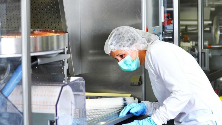 Vini, caffè, ceramiche, farmacie: contro la crisi la fusione fa la forza