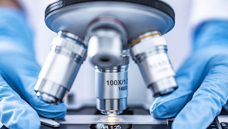 Tumore al seno, un farmaco riduce il rischio di ricaduta. Ma non è ancora rimborsato