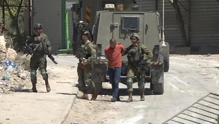La vasta operazione dell'esercito israeliano in azione nella West Bank, tra arresti e perquisizioni. Dieci morti