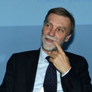 Alitalia, Delrio ai vertici: "Serve un piano più coraggioso"