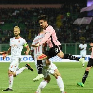 Serie B, Palermo-Bari 1-1: Nenè risponde a La Gumina, Stellone debutta con un pari
