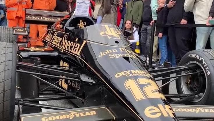 F1, la Lotus 97T di Senna torna a Estoril 40 anni dopo la sua prima vittoria