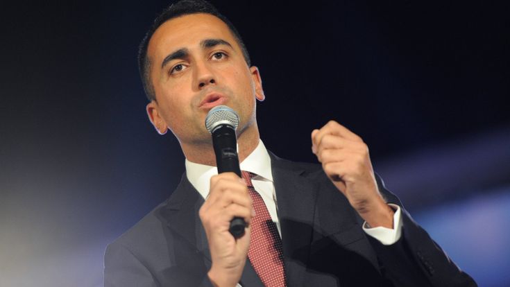 Renzi, duello con Di Maio per strappare al Cavaliere il ruolo di anti Grillo 