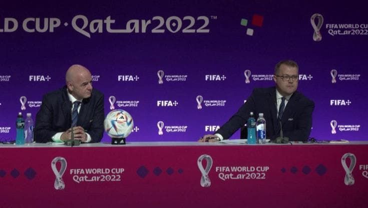 Mondiali di calcio, il coming out del capo dei media della Fifa: "Sono gay e sono qui in Qatar"