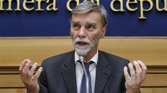 Delrio risponde a Bonomi: "Pensi all'evasione fiscale". Orlando: "Accostare politica a virus? Parallelo rozzo"