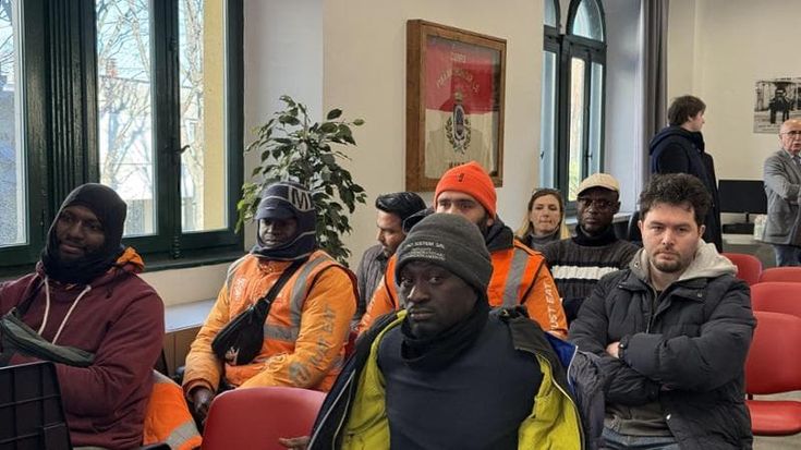 Corso di sicurezza stradale per i rider a Monza, partecipano in 20: “Muoversi in bici non è facile”