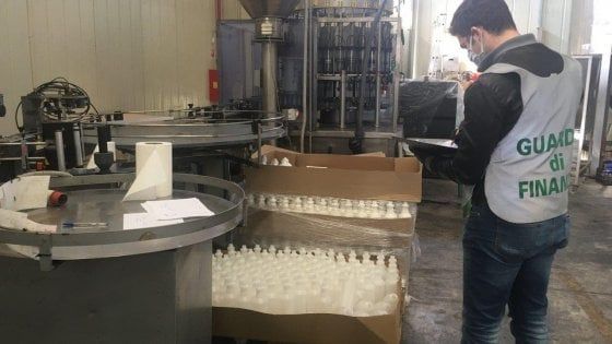 La Guardia di Finanza di Caserta sequestra 9000 litri di disinfettante liquido