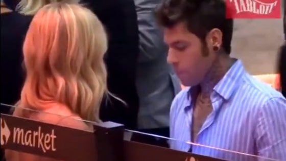 Fedez-Ferragni, il labiale sul cibo sprecato: "Diciamo che lo diamo in beneficenza"