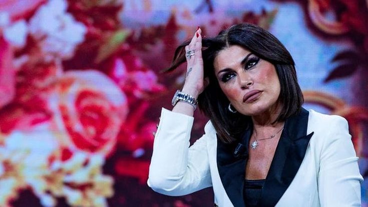 Tina Rispoli, ascesa e caduta della star del kitsch dal mega matrimonio trash a lusso e tv, sino al carcere: “Ha una intensa capacità criminale”