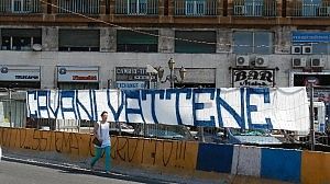Cavani, tifosi stanchi del tormentone estivo. <br />Matador contestato: "Facci esultare, vattene in fretta"