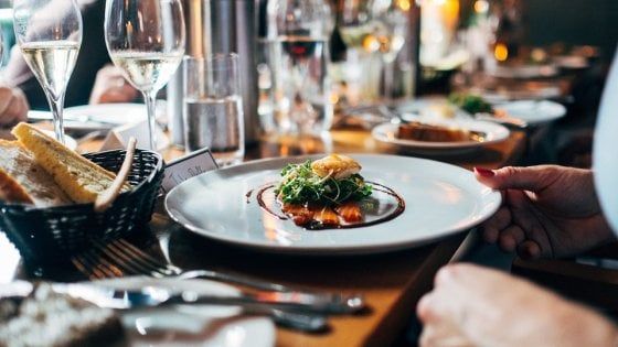 Mangiare da soli? È tra le maggiori cause di infelicità