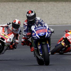 MotoGp, Lorenzo in pole a Brno. Rossi in prima fila, è terzo
