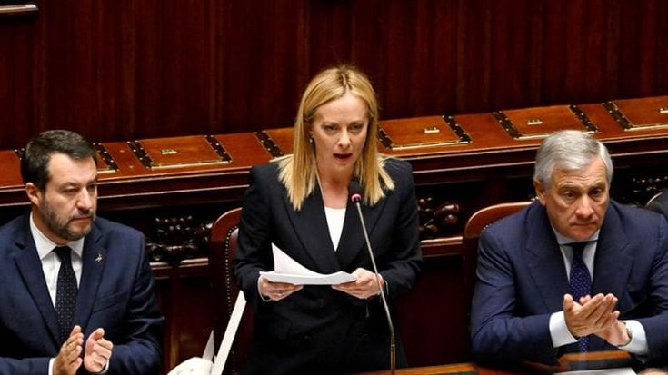 Manovra, prelievo sulle banche: la premier media ma i 5 miliardi restano