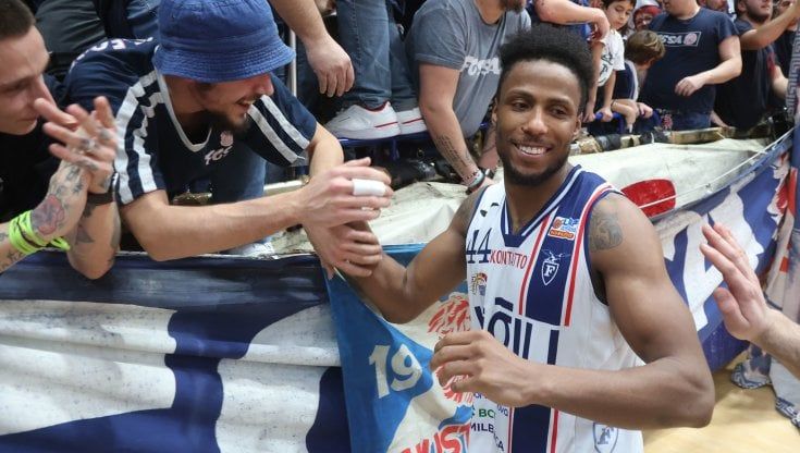 Basket, il pagellone: stavolta è domenica anche per Steven Davis. 8 alla Fortitudo che vola, 5 alla Virtus che scivola