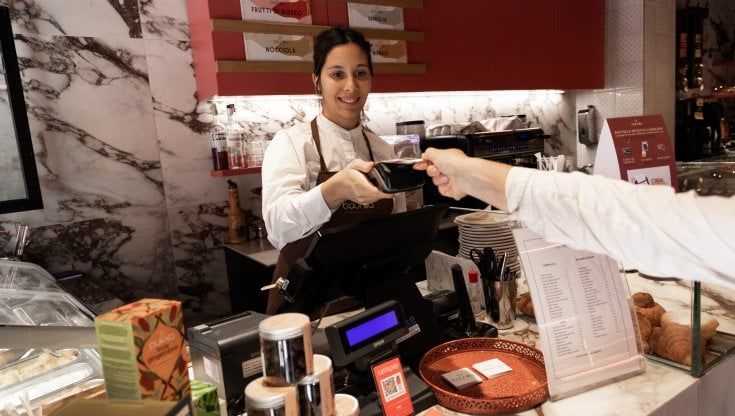La pasticceria di Milano che ha abolito i contanti: "Abbiamo scoperto che esistono clienti No-Pos"