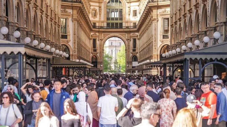 Ponte col pienone, a Milano previsto l’arrivo di 150 mila turisti