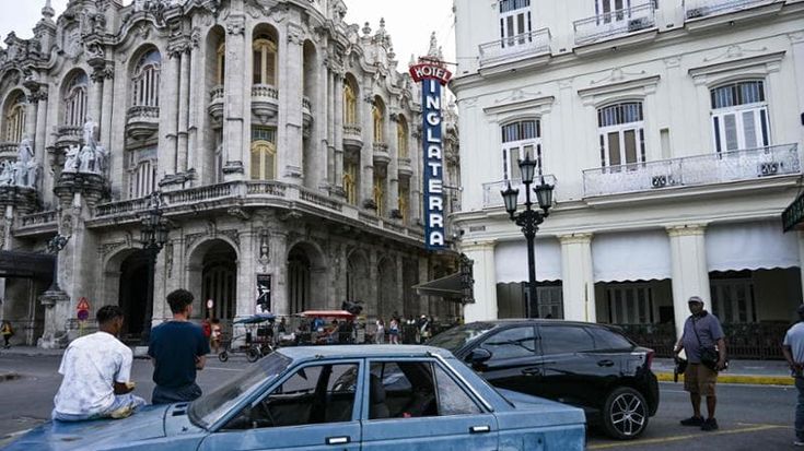 Crisi a Cuba, il presidente Díaz-Canel conferma i colloqui con gli Usa. “Raúl Castro presente”