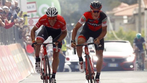 Giro d'Italia, la fuga va: Dillier beffa Stuyven