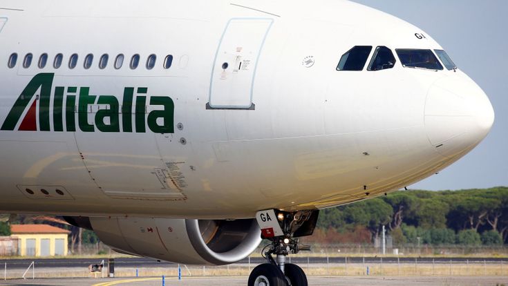 Alitalia: il piano entro maggio, bruciati 300 milioni l’anno
