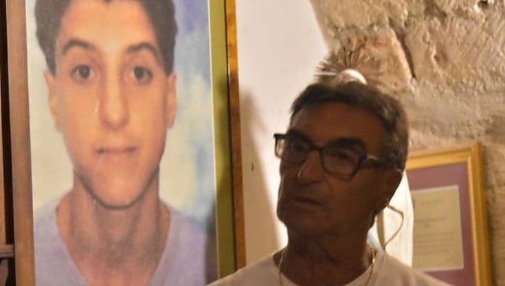 "Oggi è il tuo compleanno e da 20 anni non festeggiamo più": il ricordo del papà di Michele Fazio, ucciso per errore dai clan