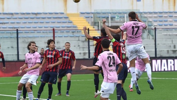 Calcio, il Palermo riparte con il piede giusto: Casertana battuta in trasferta