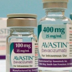 Caso Avastin-Lucentis, l'Europa: si può usare il farmaco meno caro contro la maculopatia