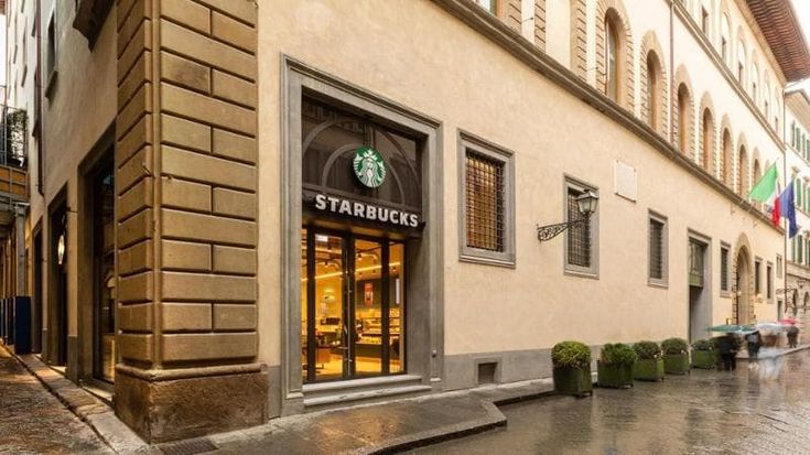 A Firenze apre il quinto Starbucks: “Omaggio al patrimonio rinascimentale”