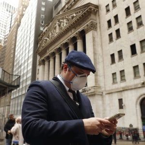 Rimbalza la produzione industriale cinese, le Borse chiudono positive ma Piazza Affari stona