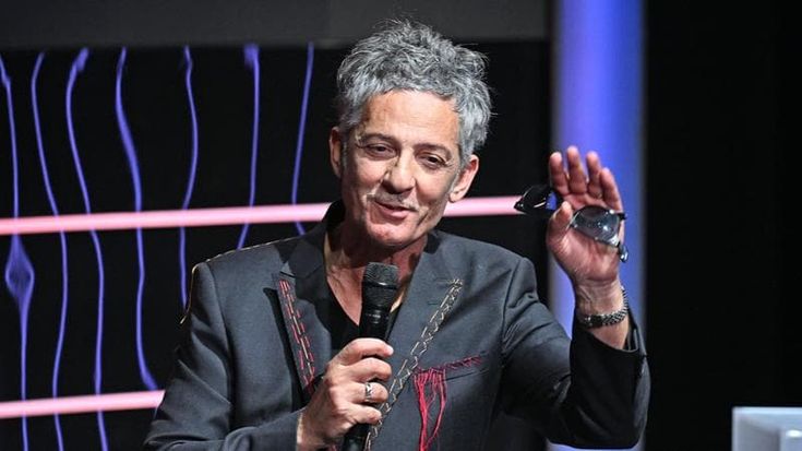 Incursione di Fiorello per i 50 anni del Tg2: “Mi ricordo quando nacque”