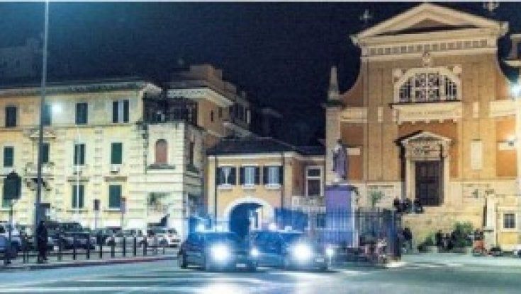 Investe un giovane dopo un litigio e lo trascina per 70 metri: "Voleva ucciderlo"