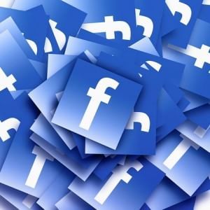 Facebook, per farsi pubblicità sceglie i vecchi media