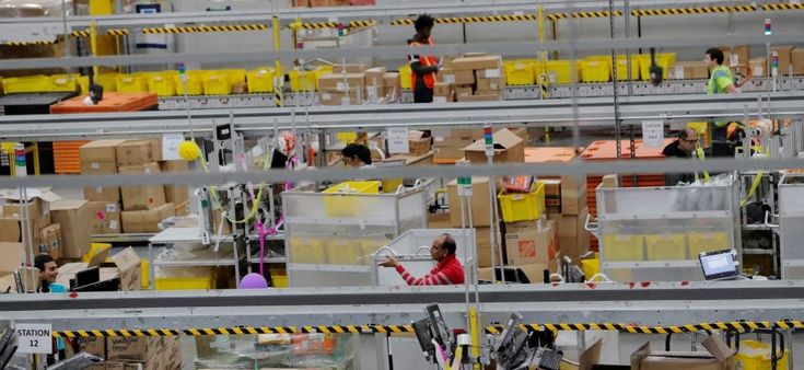 Secondo Amazon la convivenza fra umani e robot nei magazzini non va affatto male