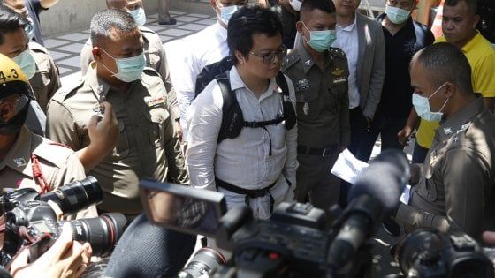 Thailandia, Facebook cede al regime: bloccato account antimonarchico
