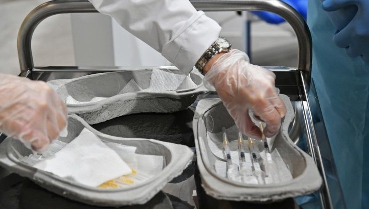 In Sicilia 26mila sanitari no vax: dalle Asp partono le diffide