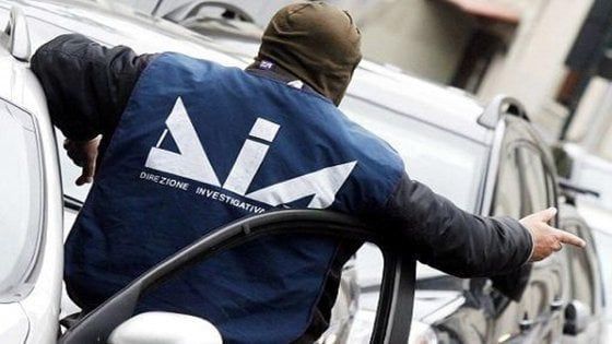 Trapani, arrestato amministratore giudiziario. “Si è appropriato di soldi sequestrati ai boss”. Al setaccio conti bancari di altre società