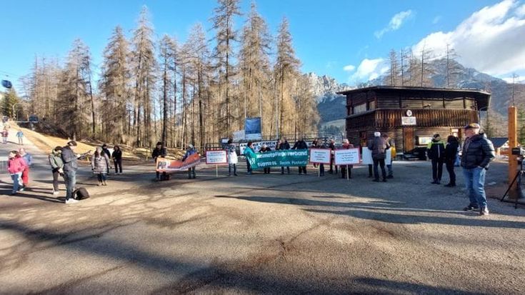 Pista di bob a Cortina, via al countdown (con contestazione)