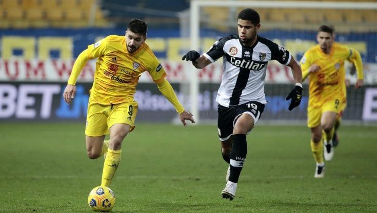 Parma-Cagliari 0-0: i ducali ci provano di più, ma i sardi tengono