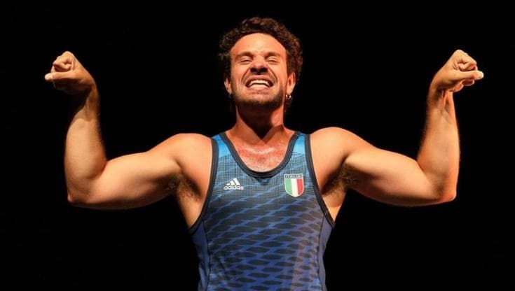 A teatro scocca l’ora di noi: meno slogan, più comunità per un mondo in conflitto