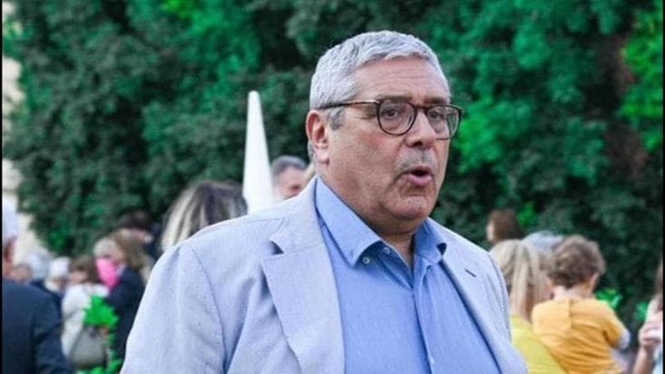 Totò Cuffaro patteggia tre anni da scontare ai servizi sociali. Ma non potrà frequentare politici