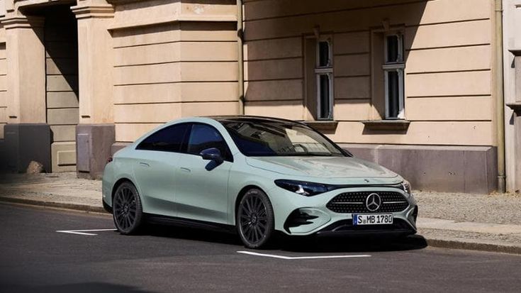Arriva la Mercedes CLA Hybrid: come è fatta, gli allestimenti e i prezzi