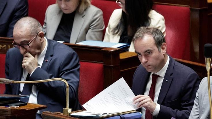 Francia, il governo studia le misure anti crisi. Intanto vara una stretta da 6 miliardi di tagli