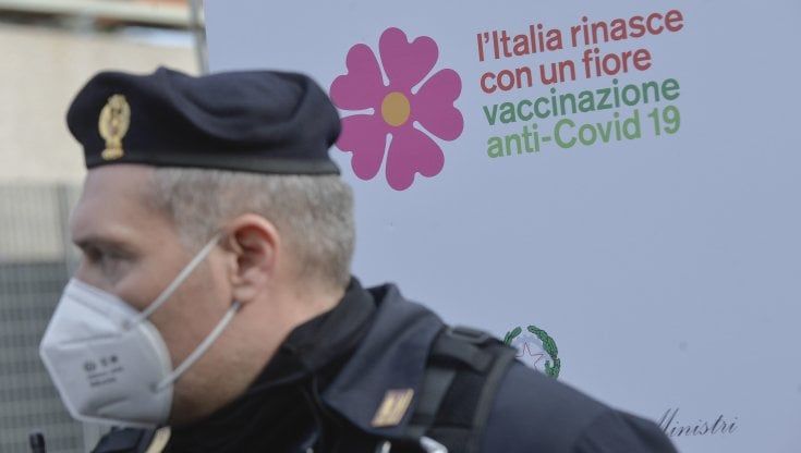 Coronavirus Lazio, bollettino del 26 dicembre con  1123 nuovi positivi: meno contagi e decessi, più ricoveri in terapia intensiva alla vigilia del via delle vaccinazioni allo Spallanzani