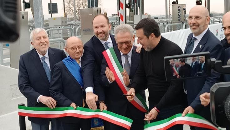 Salvini inaugura a Maddaloni svincolo autostradale dell’A30 Caserta-Salerno