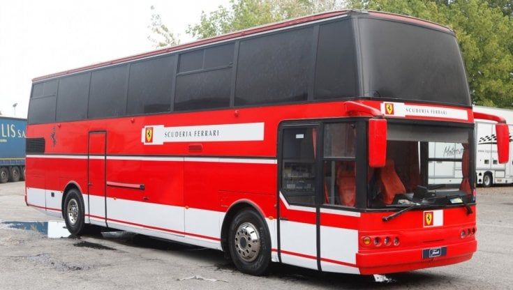 Auto da corsa all'asta. Compreso il motorhome Ferrari del 1992