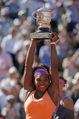 Tennis, Serena Williams trionfa a Parigi